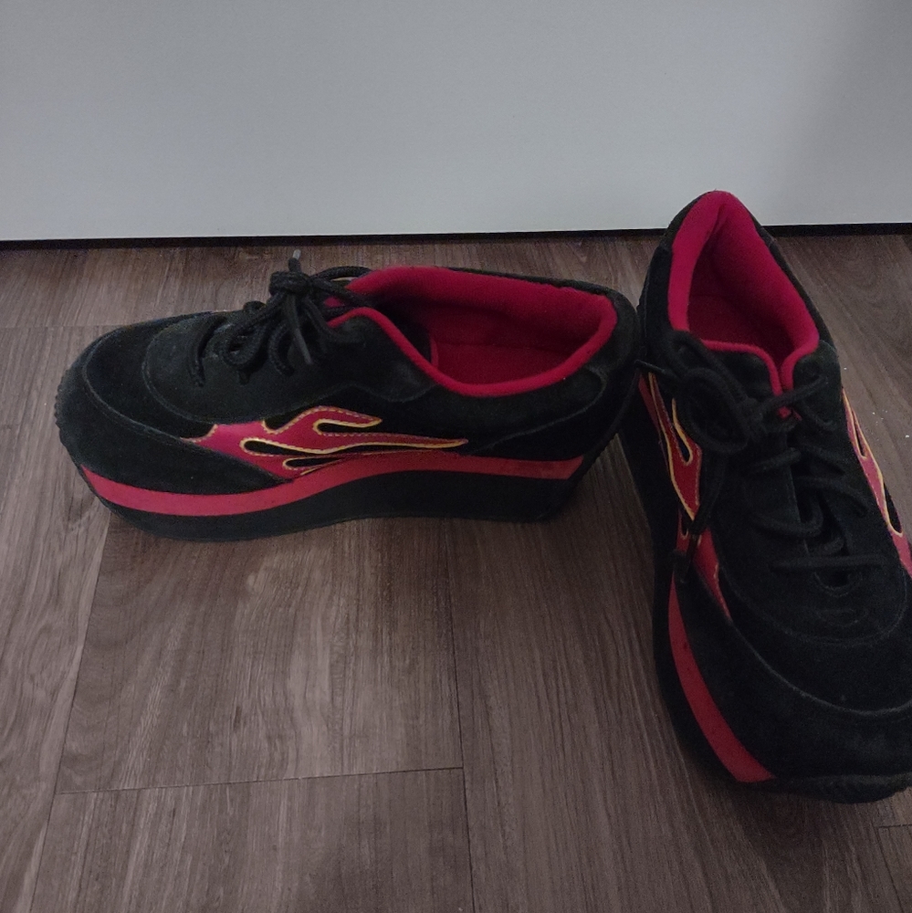 Volatile shoes